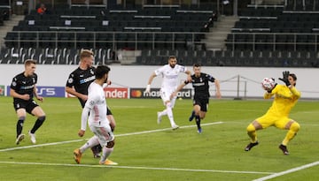 Parada de Yann Sommer tras un tiro de Marco Asensio.