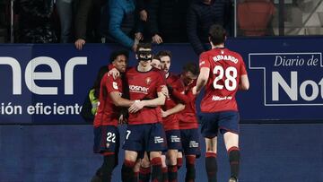 Budimir celebra su gol con sus compañeros.