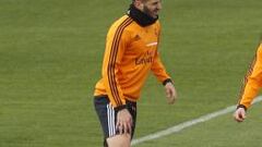 Benzema juega hoy contra el Barcelona pero no está al 100%
