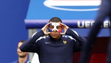 France's forward #10 Kylian Mbappe wears a face mask as he takes part in a MD-1 training session at the Leipzig Stadium in Leipzig on June 20, 2024, on the eve of their UEFA Euro 2024 Group D football match against Netherlands. (Photo by FRANCK FIFE / AFP)