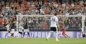 1-0. Rodrigo marcó el primer tanto.