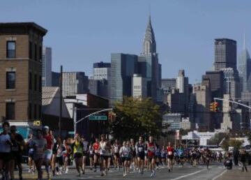 Un momento del maraton del 2011, con el edificio del Empire State al fondo.