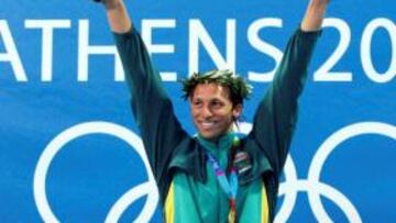 ICONO AUSSIE. Thorpe, en el podio de Atenas 2004 con el oro conseguido en los 200 metros libres.