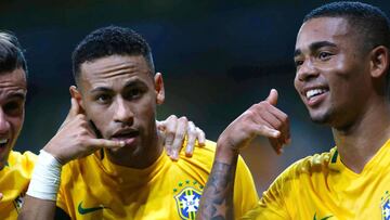Phillipe Coutinho (Liverpool), Neymar (PSG) y Gabriel Jes&uacute;s (Manchester City), con Brasil.