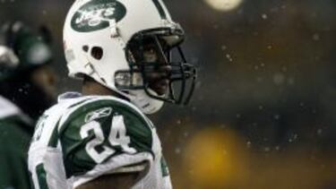 Darrelle Revis está de vuelta en su casa, pero con un anillo ganado con el enemigo.