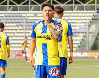 “Acá vivo solo, me tengo que cocinar yo y no tenía ropa para abrigarme más... Es otra vida”