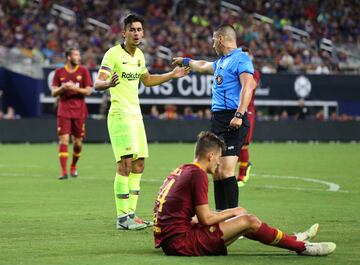 Barcelona 2-4 Roma | Barrida de Ramón Rodríguez dentro del área cometiendo penalti. Perotti no falló desde los once metros. 