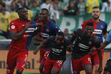 Cucchi, Arregui, en contra, Barrera y Barcos, en dos oportunidades, anotaron para los verdes. Por los rojos convirtieron Murillo y Cano.