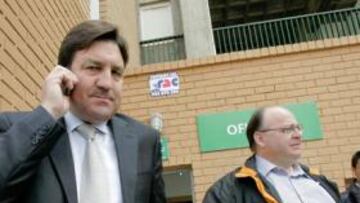 <b>CONSEJO DE ADMINISTRACIÓN. </b>José Sepulcre y Juan Carlos Ramírez, ayer, a la salida del Martínez Valero.