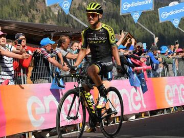 Estaban Chaves celebra su victoria en la etapa 19 del Giro