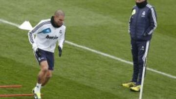 Pepe, con Mourinho en un entrenamiento.