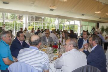 Comida en carpa de eventos del Club de Campo.