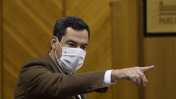 El presidente de la Junta de Andaluc&iacute;a, Juanma Moreno, durante su intervenci&oacute;n en la sesi&oacute;n de control al gobierno en el Pleno del Parlamento andaluz. A 11 de noviembre de 2021, en Sevilla (Andaluc&iacute;a, Espa&ntilde;a).