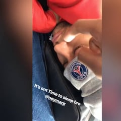 La curiosa manera que tiene Mbappé de despertar a Neymar