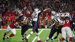 Tom Brady realiza un pase durante la Super Bowl LI entre los New England Patriots y los Atlanta Falcons.