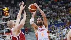 Rudy Fern&aacute;ndez lanza de tres durante el partido contra Polonia.