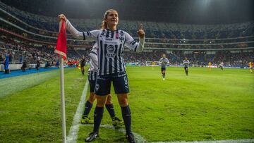 Desiree Monsiváis, delantera de las Rayadas, hizo las cuatro anotaciones del su equipo ante Tigres y, con 11 dianas, ha tomado el liderato de goleo de la Liga MX Femenil.