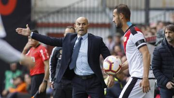 Paco, dando instrucciones a Gálvez.