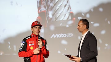 Marc Márquez celebra el título con Ducati.