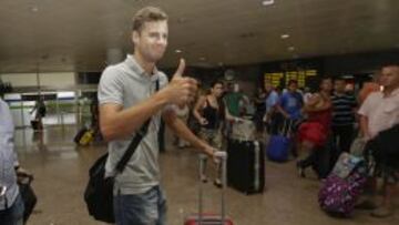 Oriol Riera, en el aeropuerto.