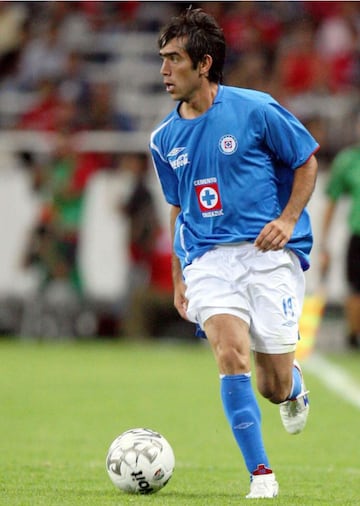 Con su innegable talento, 'Chelito' se robó el corazón de la afición cementera en sus cinco años con el equipo. En poco más de 150 partidos, marcó 62 goles, antes de emigrar al fútbol francés.