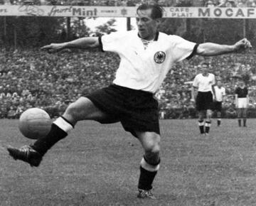 En Suiza 1954, Alemania le hizo siete goles a Turquía, siendo tres de ellos obra de Morlock.