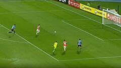 Es el fallo más absurdo del año y ocurrió en la Sudamericana: ¡solo contra el arco!