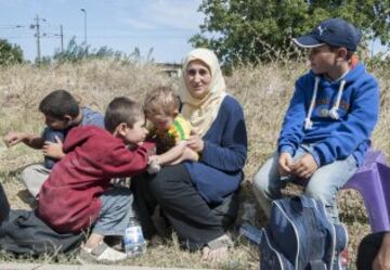 Miles de refugiados han cruzado la frontera entre Macedonia y Serbia con destino a Europa occidental. Macedonia ha sido uno de los países que se han visto desbordados por la afluencia de refugiados procedentes de Siria, Irak o Afganistán.