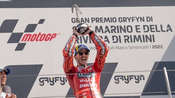 Francesco Bagnaia celebra la victoria del GP de San Marino celebrado en Misano.