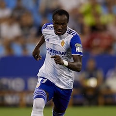 Muere Dwamena, ex de Zaragoza y Levante, tras desplomarse en pleno partido