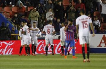0-2. Reyes celebró el segundo gol.