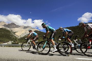 La etapa 4 del Tour de Francia terminó con un final emocionante en alta montaña. El corredor del Jumbo-Visma, Primoz Roglic, se impuso en los últimos metros. Nairo Quintana fue el mejor colombiano al terminar cuarto. Miguel Ángel López fue sexto y Egan Bernal séptimo 