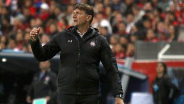 Hernán Cristante se fue expulsado y lanzó señas a la tribuna