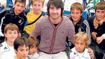 <b>CON LOS NIÑOS. </b>De la Red impartió una clase a los canteranos en Valdebebas el pasado 31 de marzo.