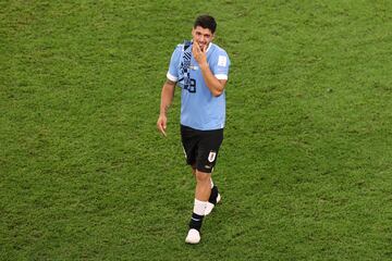 Los nervios, primero, y la desolaci車n, despu谷s, en Luis Su芍rez tras quedar su selecci車n eliminada del Mundial en la recta final del partido al ganar Corea a Portugal.