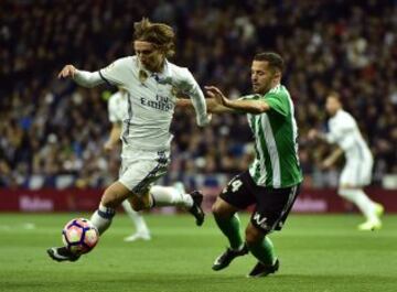 Luka Modric y Riza Durmisi.