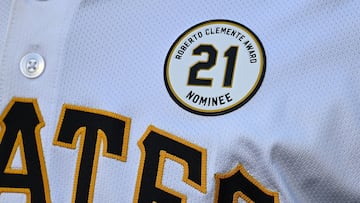 PITTSBURGH, PENNSYLVANIA - SEPTEMBER 15: A detailed view of the Roberto Clemente Nominee patch on the jersey of Paul Skenes #30 of the Pittsburgh Pirates against the Chicago Cubs at PNC Park on September 15, 2025 in Pittsburgh, Pennsylvania. All Pirates players are wearing #21 for Roberto Clemente Day. Justin Berl/Getty Images/AFP (Photo by Justin Berl / GETTY IMAGES NORTH AMERICA / Getty Images via AFP)