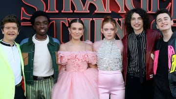 El &#039;cast&#039; de Stranger Things, en la premiere de la tercera temporada. Santa Monica, California. 2019.