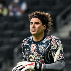 Memo Ochoa y Santiago Solari, nominados por IFFHS como mejores del mundo