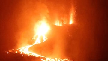 Lava flows and smoke rises following the eruption of a volcano on the Canary Island of La Palma, in Todoque, Spain, September 28, 2021. REUTERS/Nacho Doce