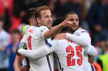 0-1. Raheem Sterling celebra el primer gol.