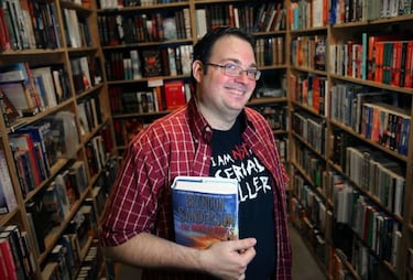 Brandon Sanderson (Nacidos de la Bruma) ha trabajado en un videojuego "durante varios años"