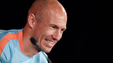 Robben, en rueda de prensa con Holanda.