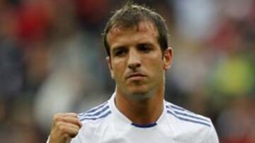 Van der Vaart: "Ozil no es un problema. Pelearé por mi puesto"