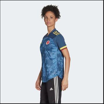 Adidas lanzó la nueva indumentaria alternativa de la Selección Colombia, la cual será de color azul. Tendrá un valor entre los $129.000 y $249.900.