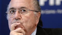Joseph Blatter estudia iniciar acciones legales contra la FIFA