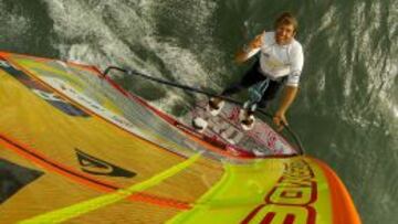 Antoine Albeau, la gran figura del windsurf mundial competir&aacute; desde ma&ntilde;ana en la bah&iacute;a de Roses.