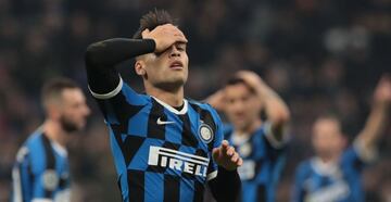 Inter de Milan y AC Milan viven sus duelos como locales en el mismo estadio: Giuseppe Meazza o San Siro, respectivamente. Este recinto abrió sus puertas en 1926 y tiene aforo para más de 80 mil personas. También ha sido sede de partidos de Copa del Mundo, Eurocopa, final de Champions League y Copa UEFA.