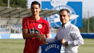 22/08/18 PRESENTACION DE VICENTE GOMENZ COMO NUEVO JUGADOR DEL DEPORTIVO DE LA XORU&Ntilde;A 
 
  CARMELO DEL POZO