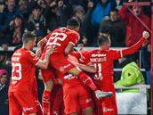 Con un penal polémico, Independiente gana ante Vélez un partido clave